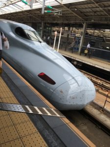 10-bonnes-raisons-aller-au-Japon-shinkansen-maxitrips